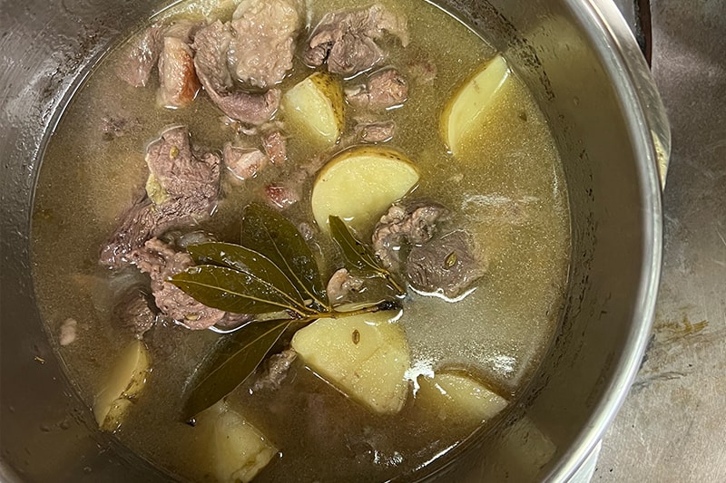 新じゃがいもと豚スネ肉の煮込みモロッコ風手順